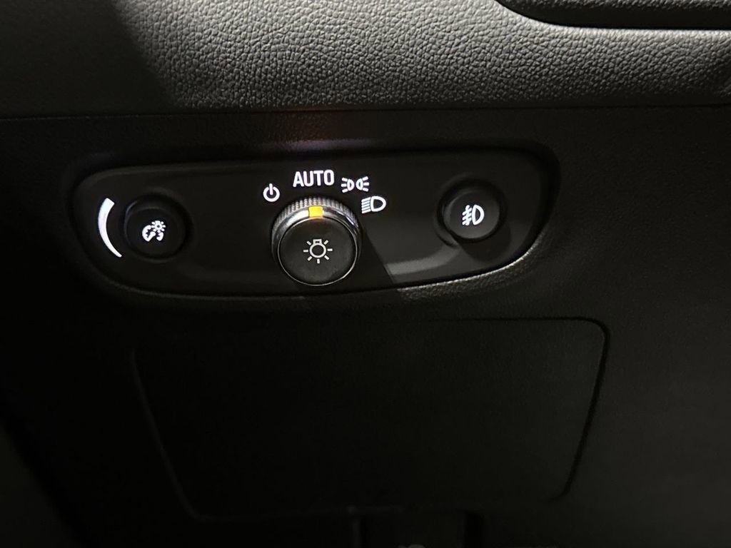 Used 2023 Buick Encore GX Select w/ Sport Touring Package AWD/4WD image 18