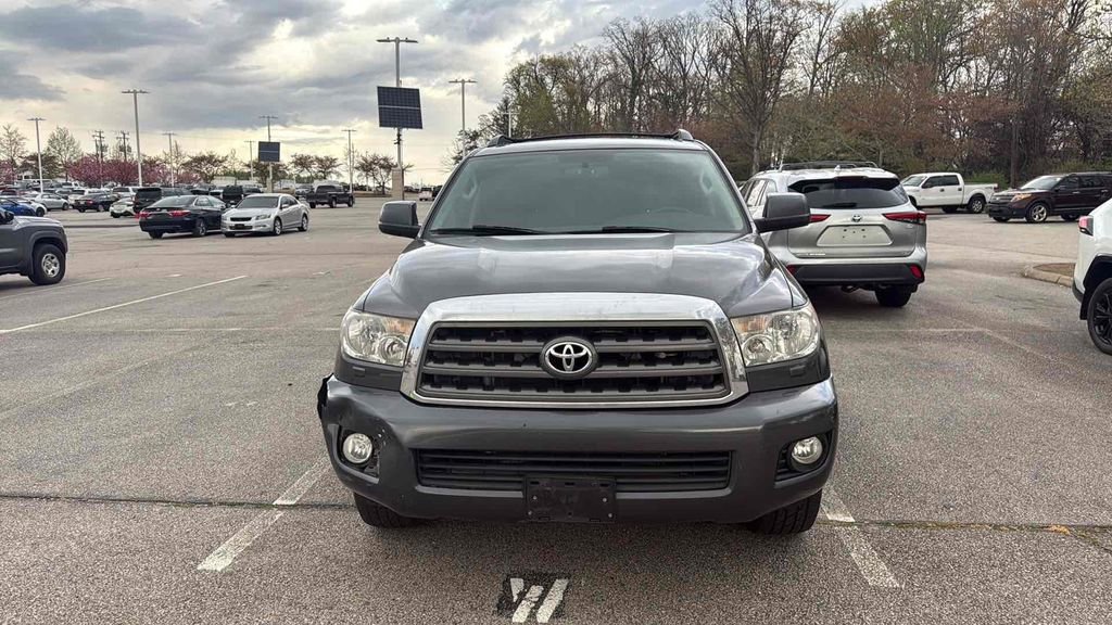 Used 2017 Toyota Sequoia SR5 w/ Premium Package image 2