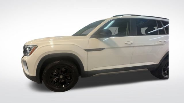 Certified 2025 Volkswagen Atlas Peak Edition SE AWD/4WD image 5