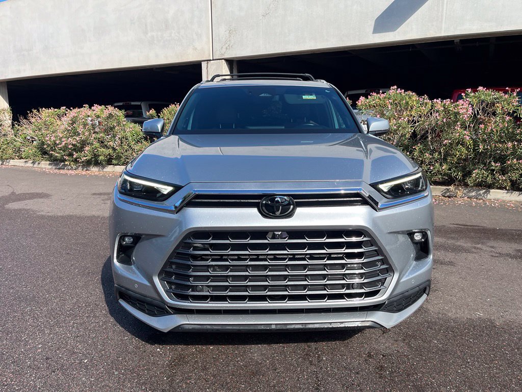 Used 2024 Toyota Grand Highlander AWD Hybrid image 3