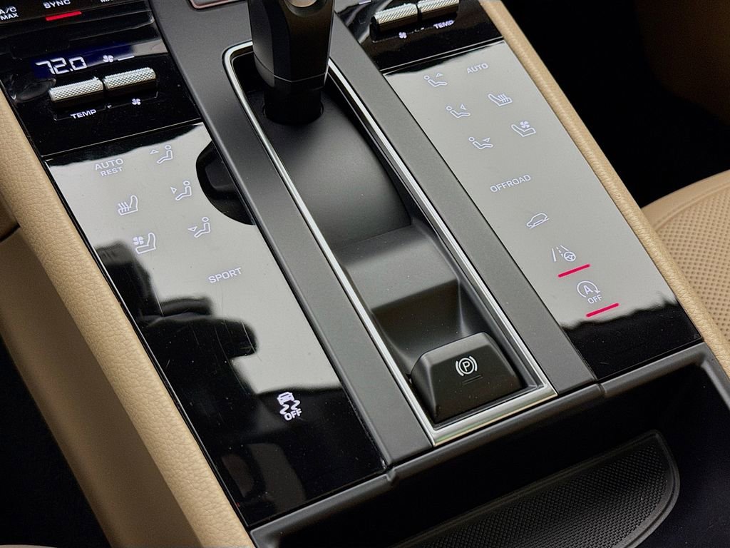 Certified 2025 Porsche Macan image 22