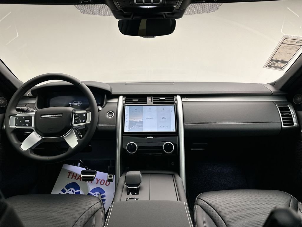 Certified 2025 Land Rover Discovery Dynamic SE AWD/4WD image 6