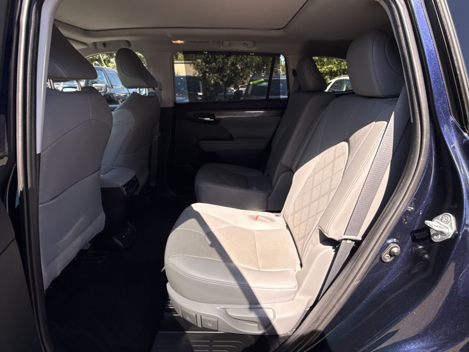 Used 2020 Toyota Highlander Platinum AWD/4WD image 23