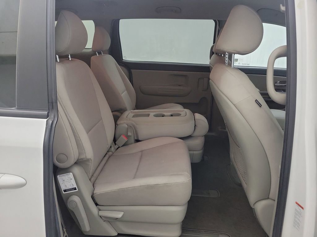 Used 2019 Kia Sedona LX image 23