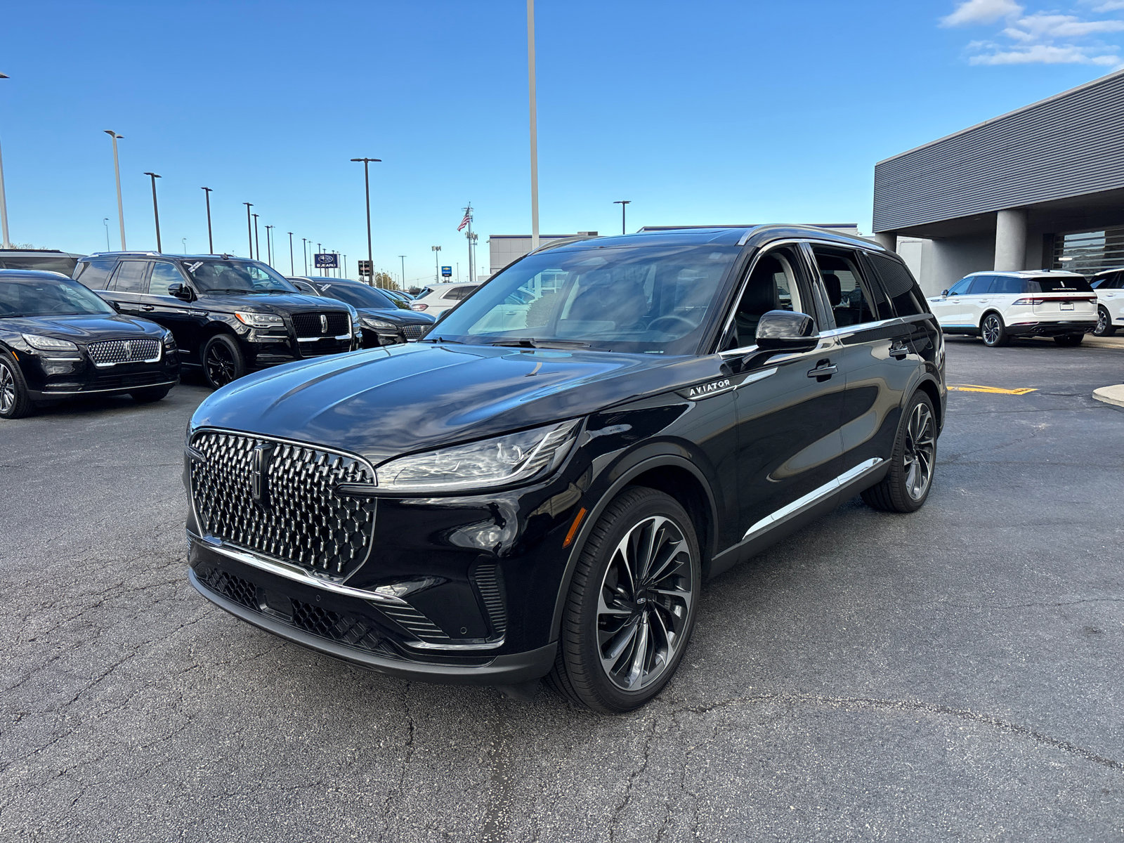 New 2025 Lincoln Aviator Reserve w/ Equipment Group 201A image 3