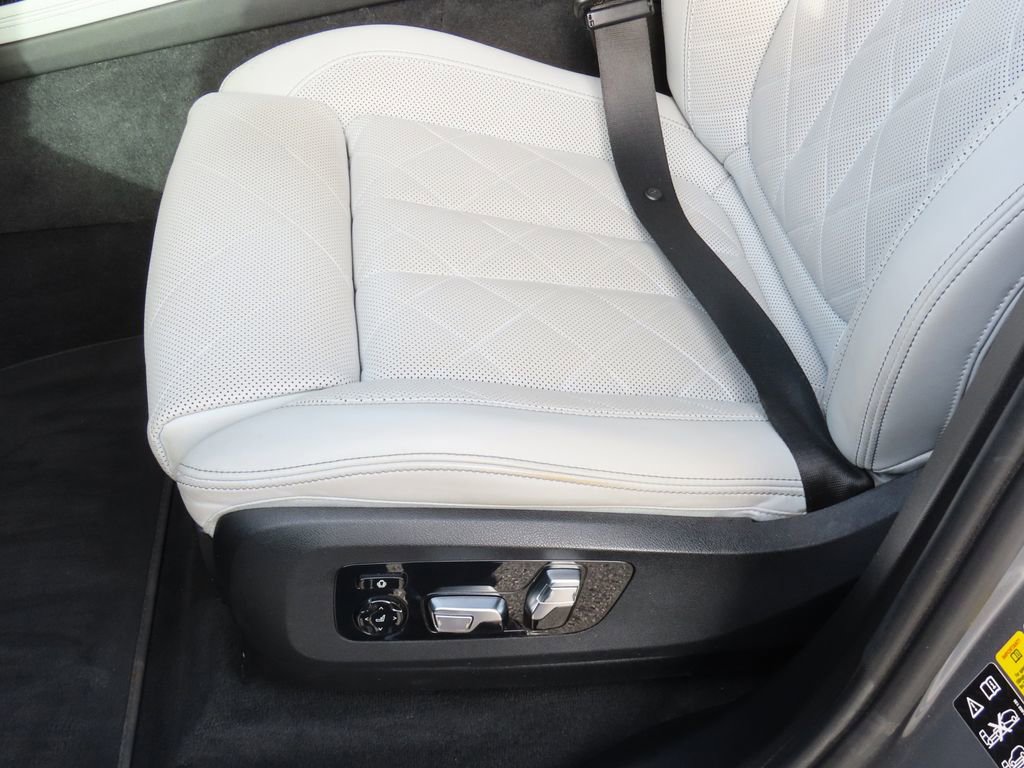 Certified 2023 BMW X7 xDrive40i w/ Executive Package image 41
