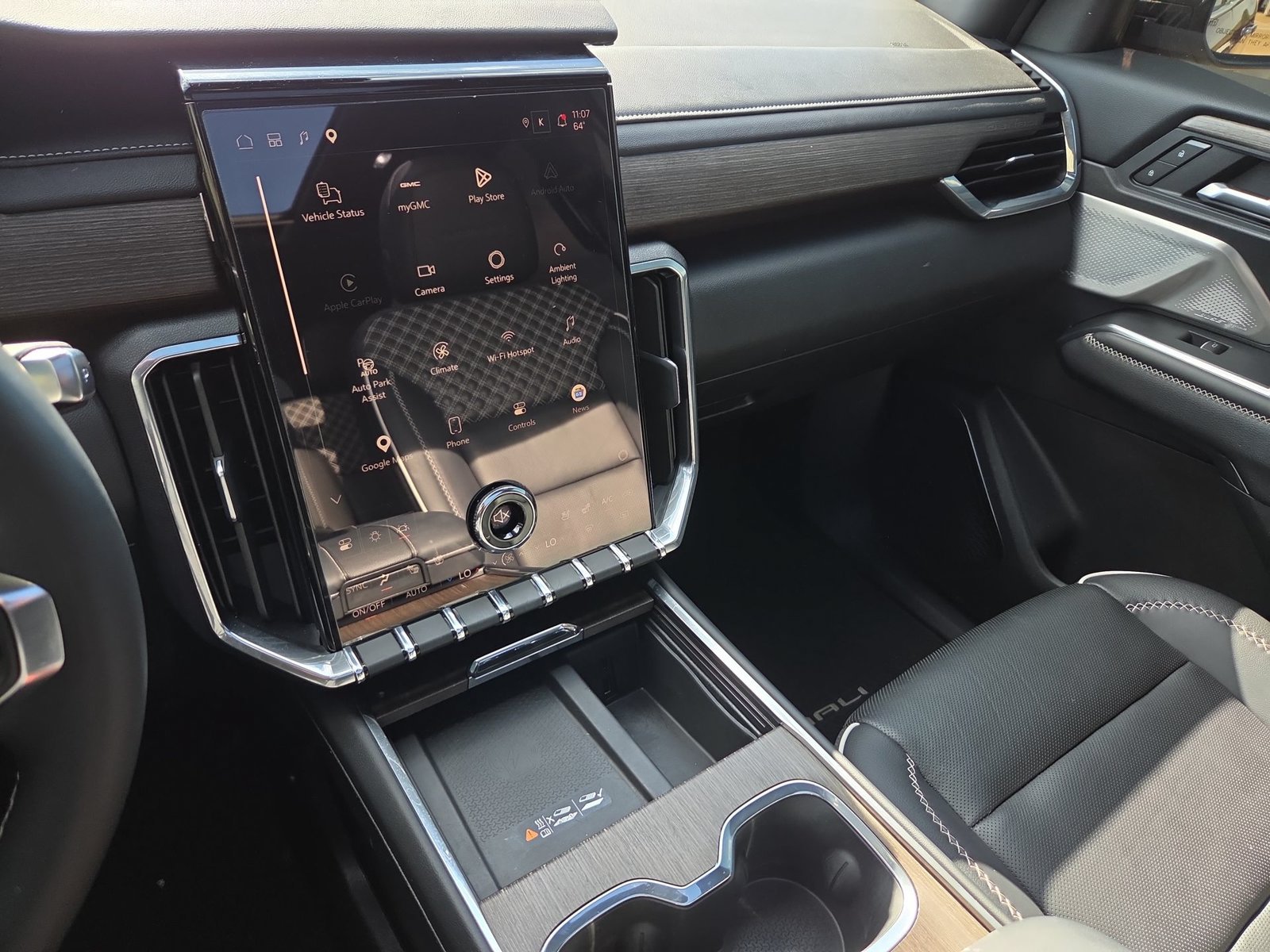 Used 2025 GMC Acadia Denali w/ Super Cruise Package FWD image 13