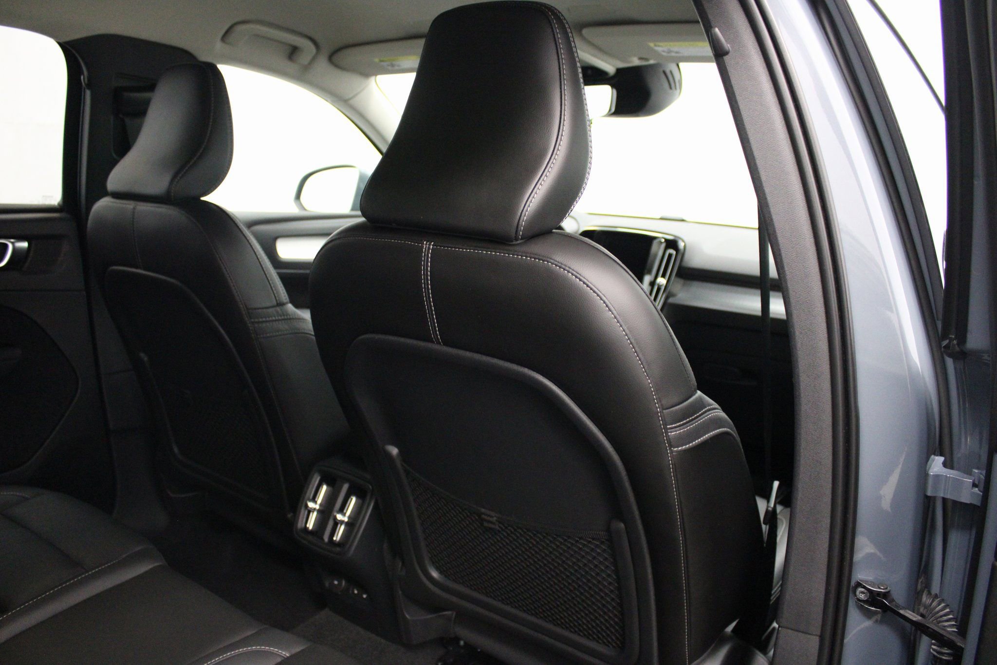 Used 2021 Volvo XC40 T5 Momentum image 27