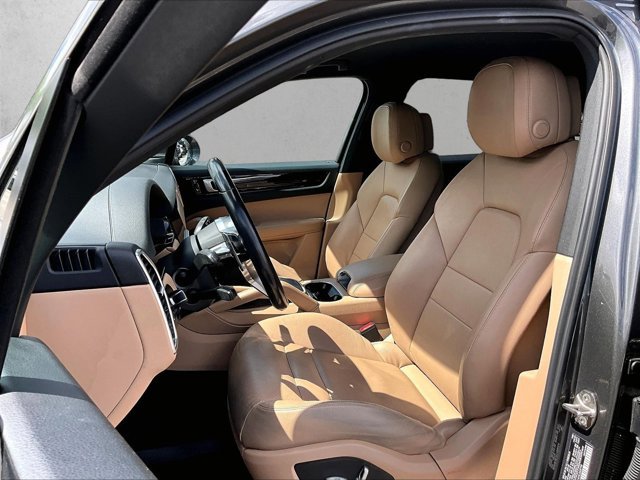 Used 2020 Porsche Cayenne image 26