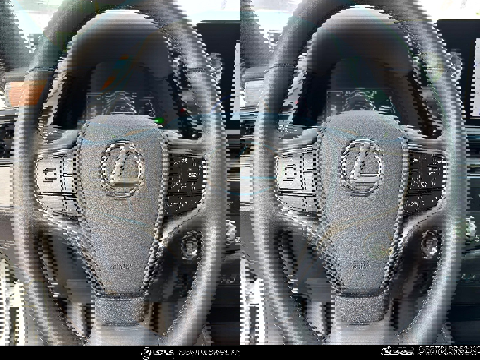 Certified 2025 Lexus ES 300h w/ Premium Package image 28