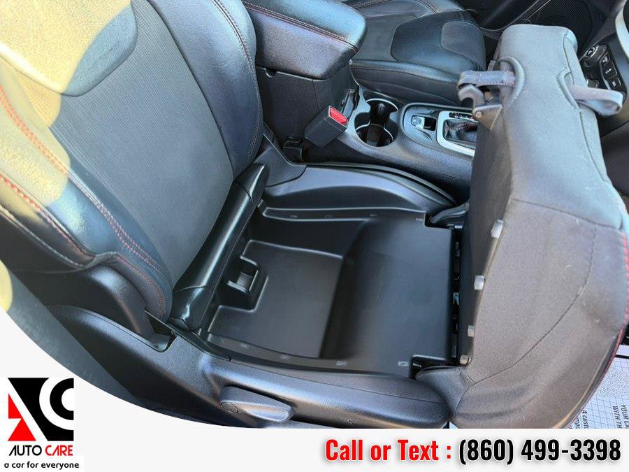 Used 2016 Jeep Cherokee Trailhawk w/ Comfort/Convenience Group AWD/4WD image 11