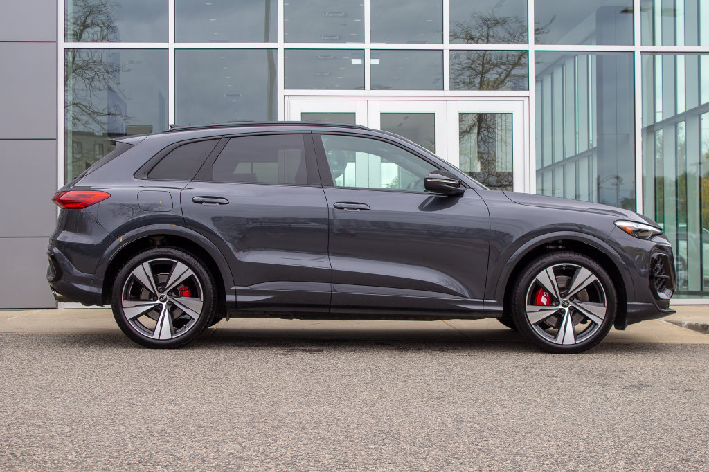 Used 2025 Audi SQ5 Premium Plus w/ Premium Plus Package AWD/4WD image 4