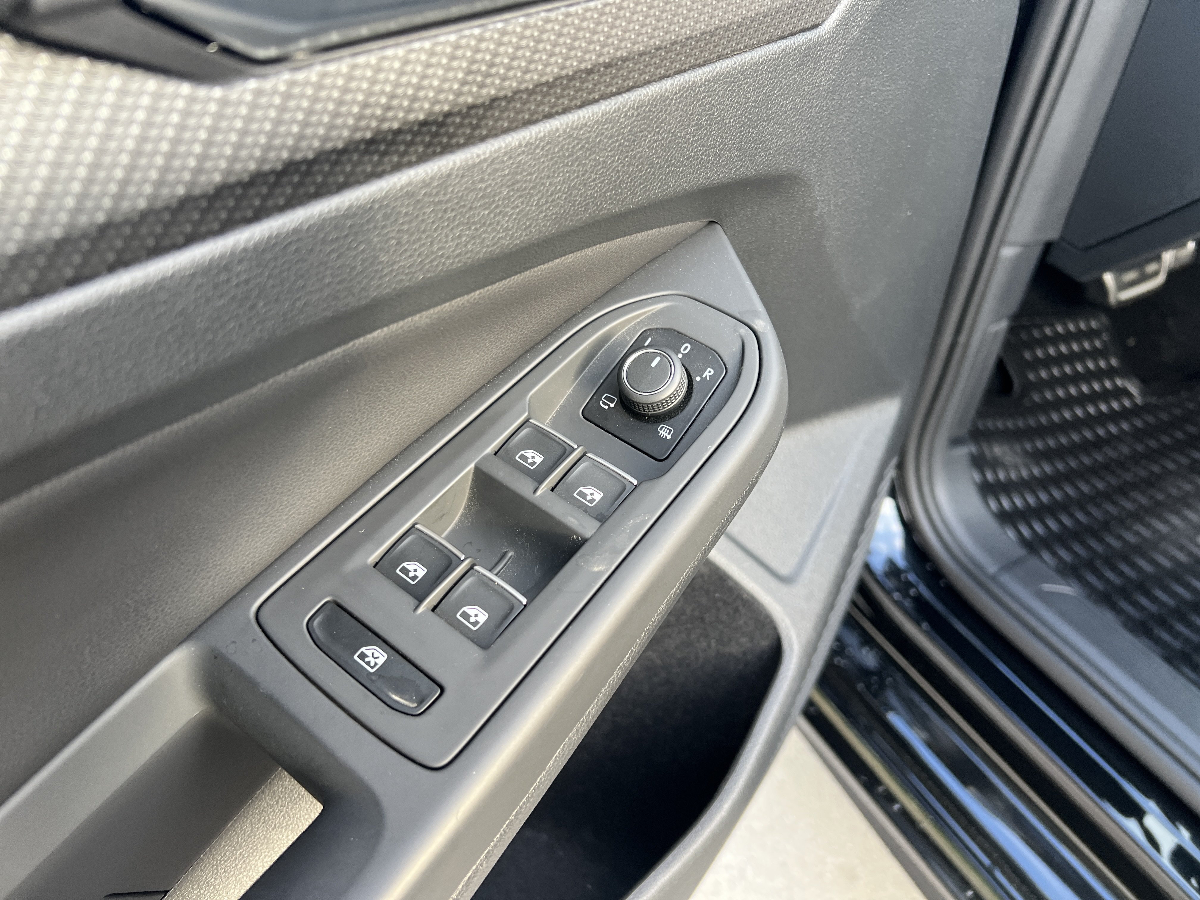 Used 2024 Volkswagen Golf R AWD/4WD image 14