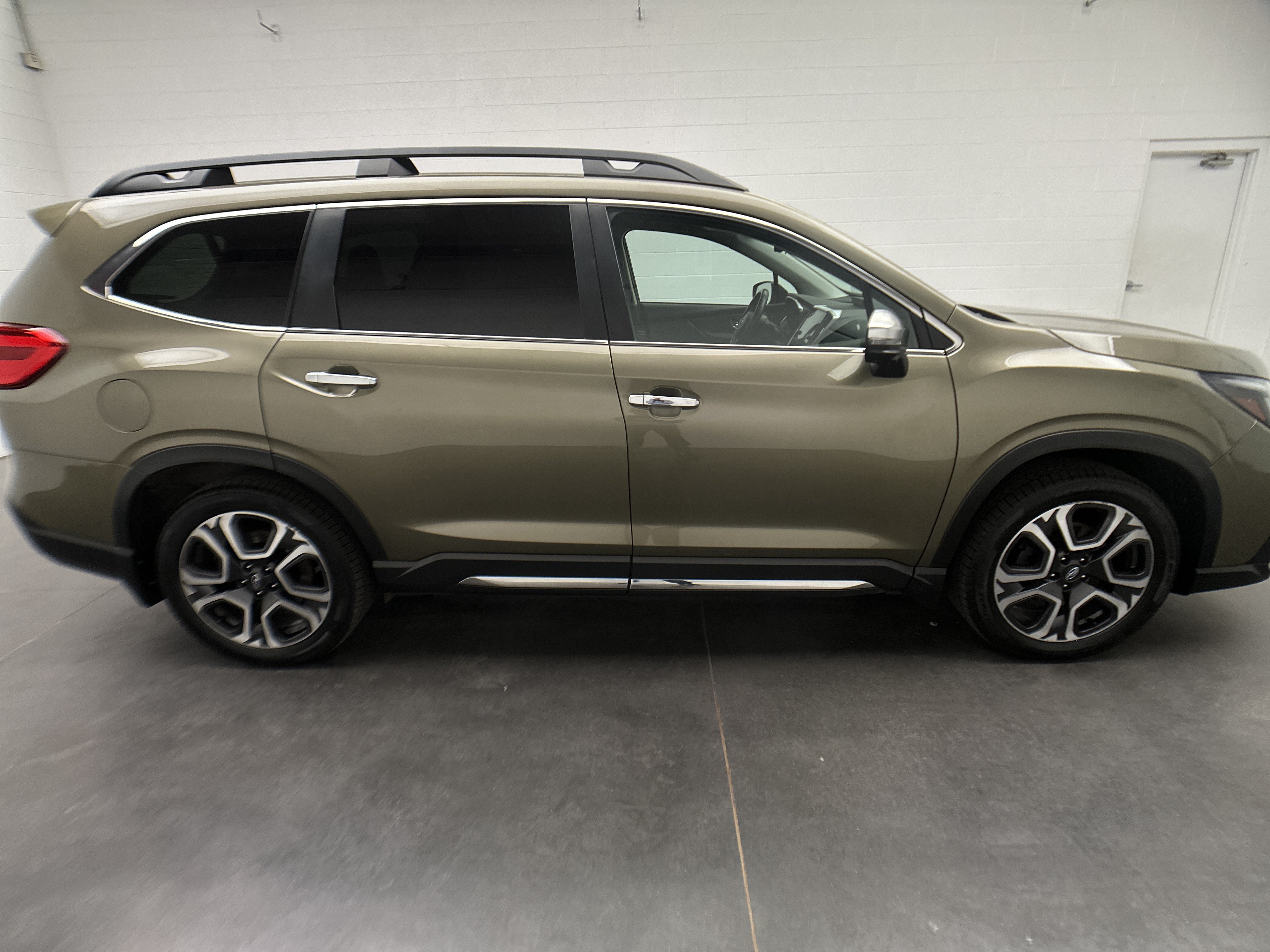 Used 2023 Subaru Ascent Touring AWD/4WD image 10