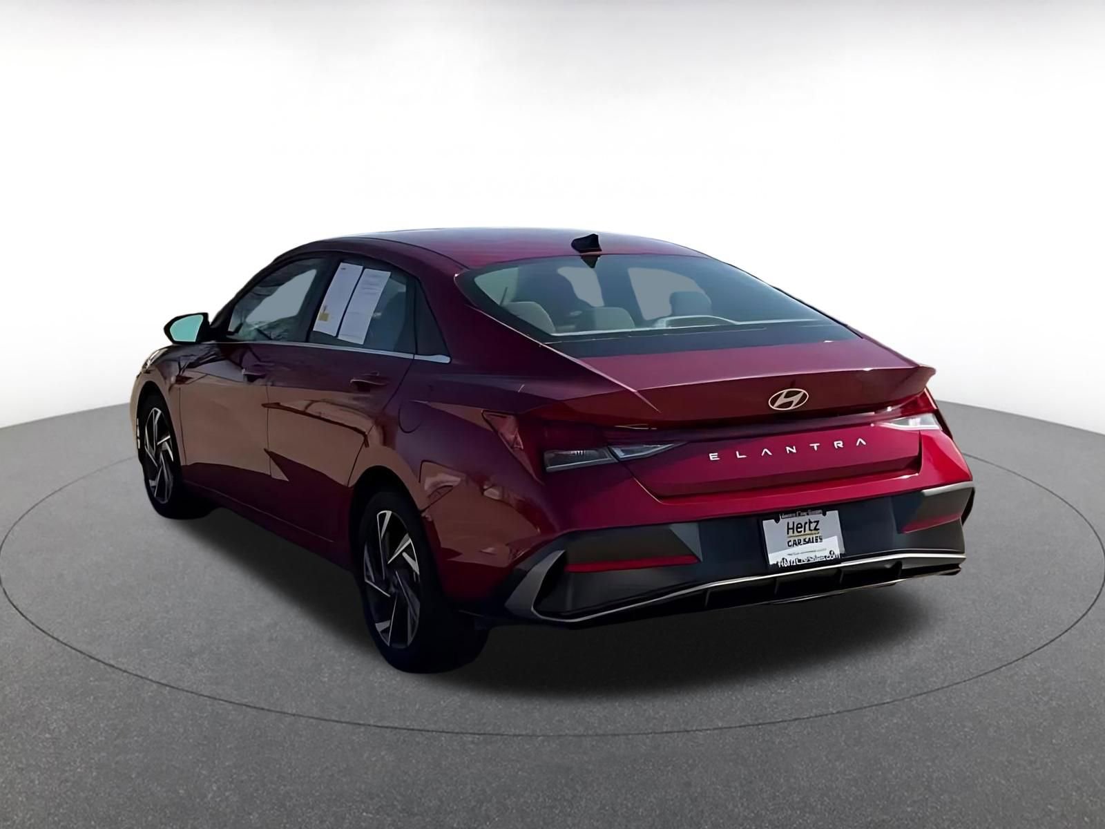 Used 2025 Hyundai Elantra SEL image 11
