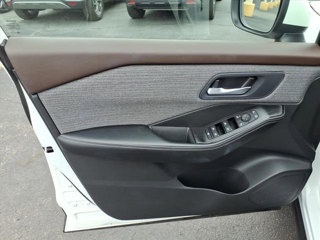 Used 2023 Nissan Rogue SV image 21