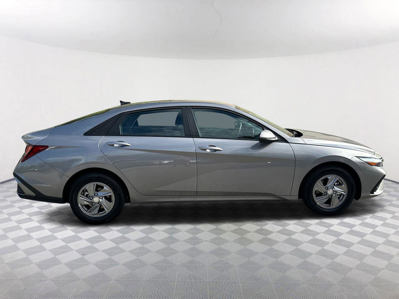 New 2025 Hyundai Elantra SE image 4