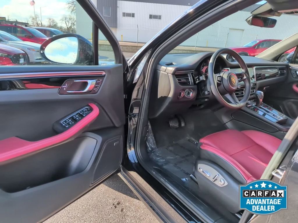 Used 2022 Porsche Macan AWD/4WD image 10