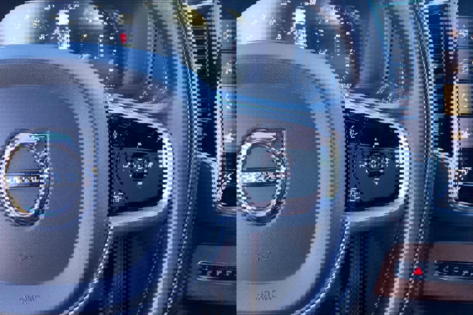 Used 2017 Volvo XC90 T6 Inscription w/ Vision Package image 24