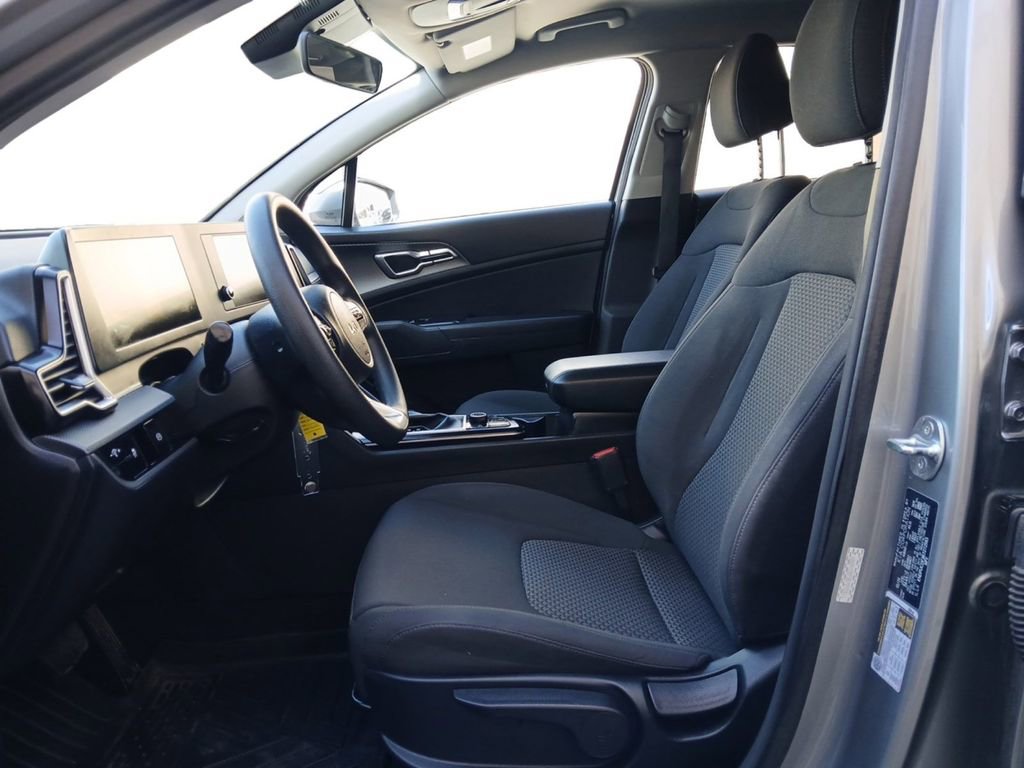 Used 2024 Kia Sportage LX image 9