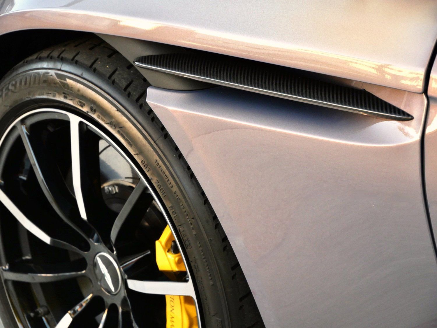 Used 2023 Aston Martin DB11 Coupe image 9