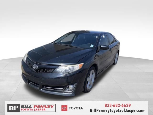 Used 2014 Toyota Camry SE FWD image 2