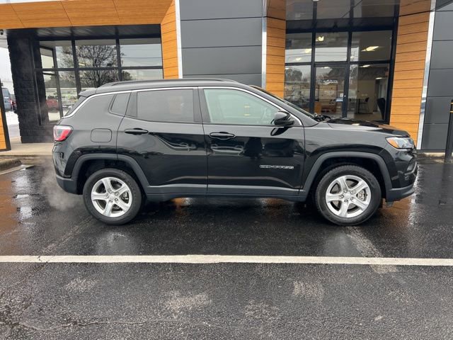 Used 2024 Jeep Compass Latitude image 2