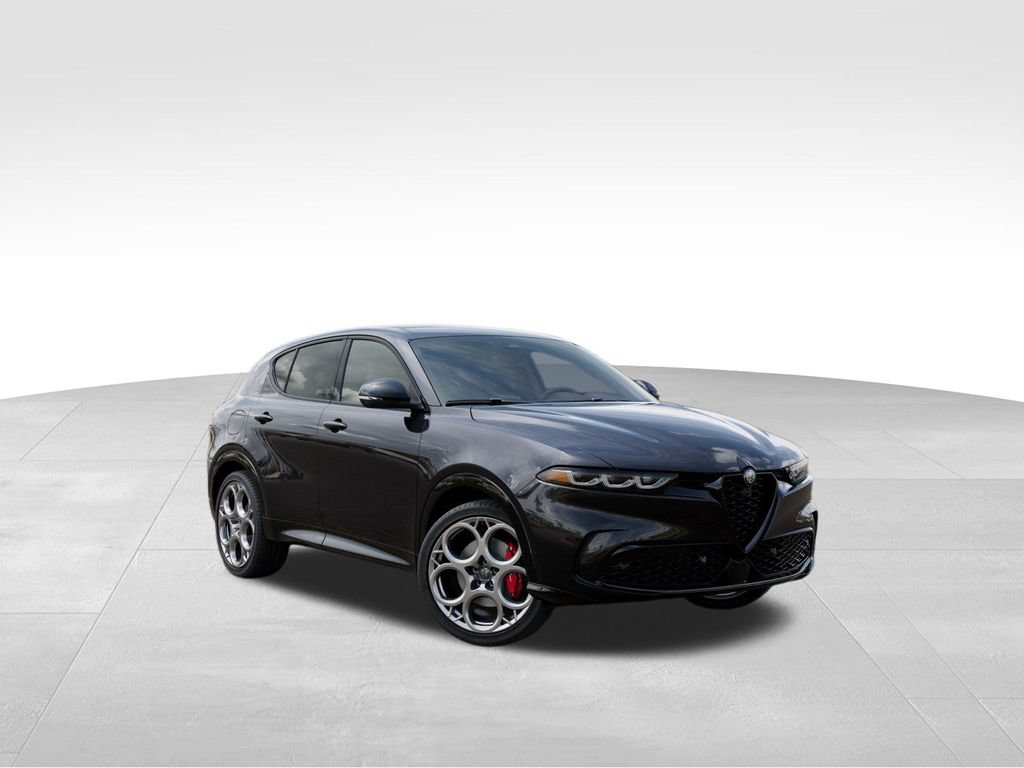New 2025 Alfa Romeo Tonale w/ Premium Package AWD/4WD image 5