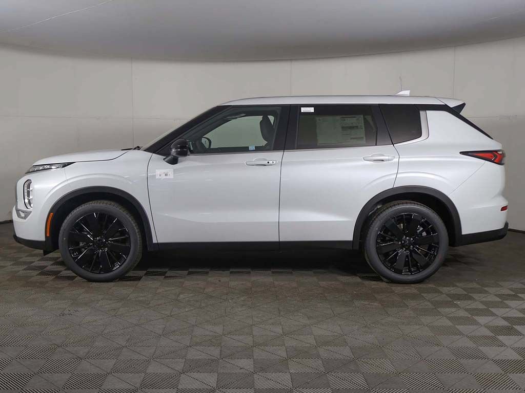 New 2026 Mitsubishi Outlander LE FWD image 17