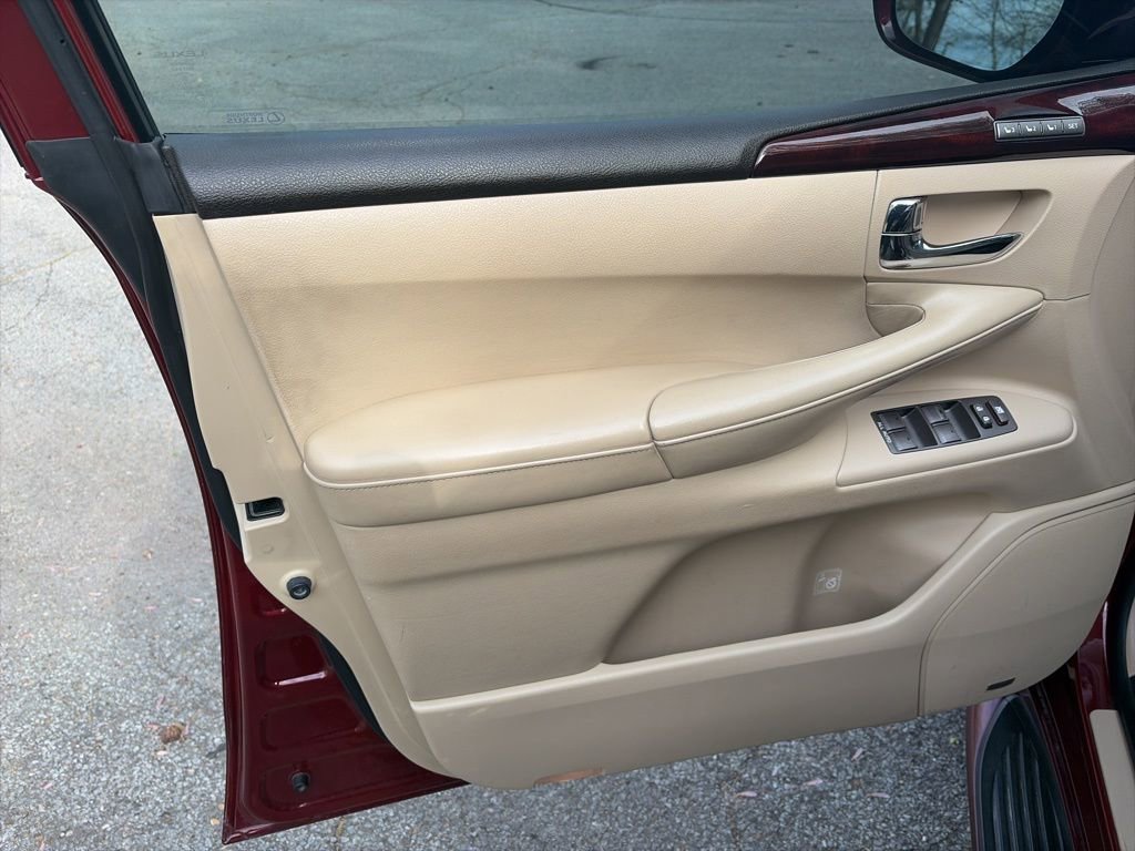 Used 2011 Lexus LX 570 4WD w/ Luxury Pkg image 9