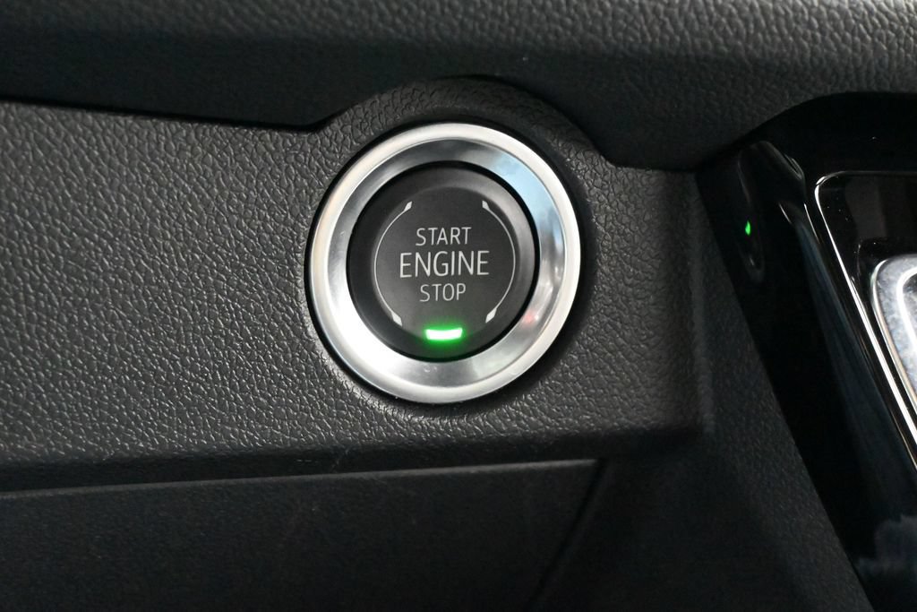 Used 2025 Chevrolet Traverse LT FWD image 23