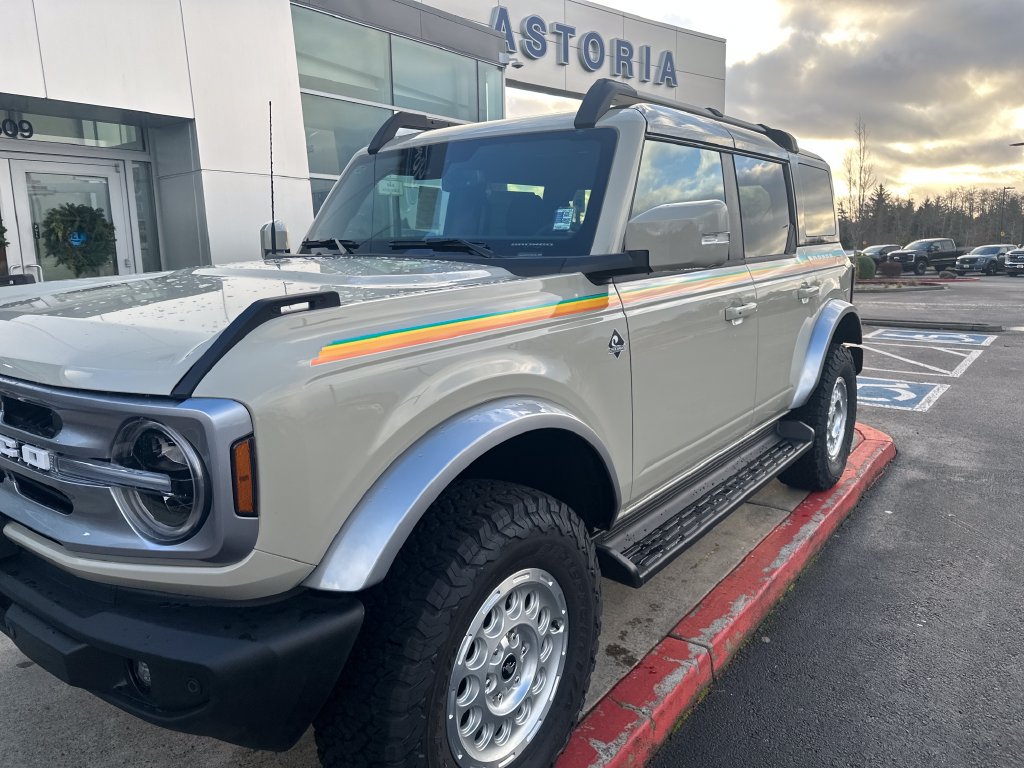 Used 2025 Ford Bronco Outer Banks AWD/4WD image 8