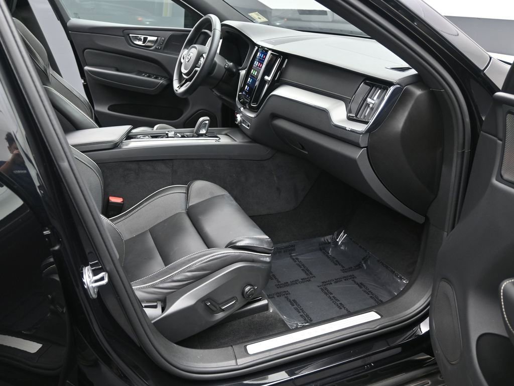 Certified 2022 Volvo XC60 B5 R-Design w/ Advanced Package AWD/4WD image 19