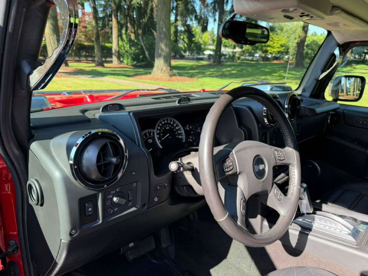 Used 2005 HUMMER H2 SUT w/ Preferred Equipment Group AWD/4WD image 32