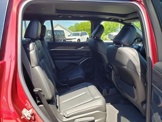 New 2024 Jeep Grand Cherokee L Limited w/ Black Appearance Package image 18