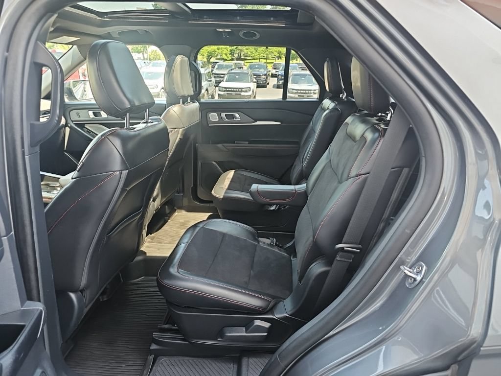 Used 2025 Ford Explorer ST AWD/4WD image 12