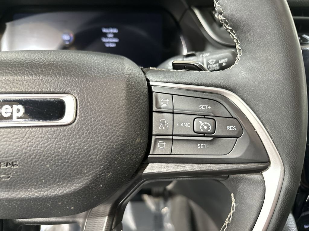 Used 2023 Jeep Grand Cherokee L Laredo image 31