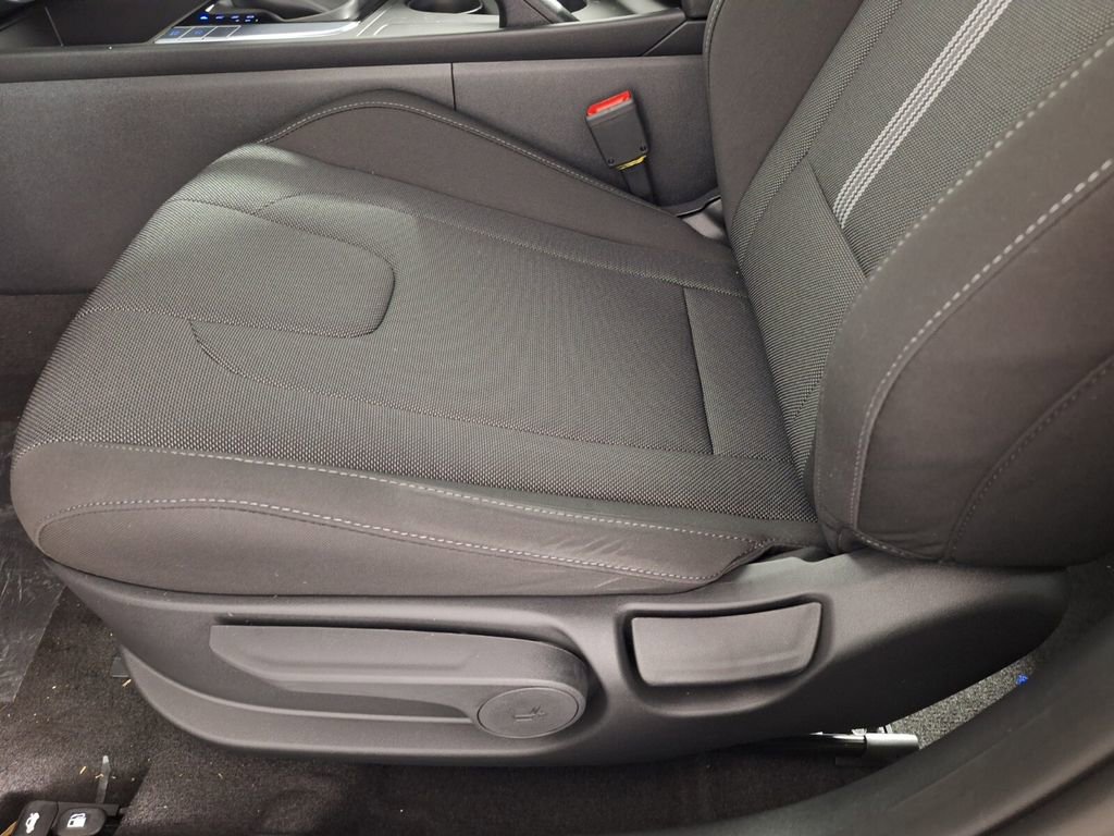 Used 2026 Hyundai Elantra SE FWD image 30