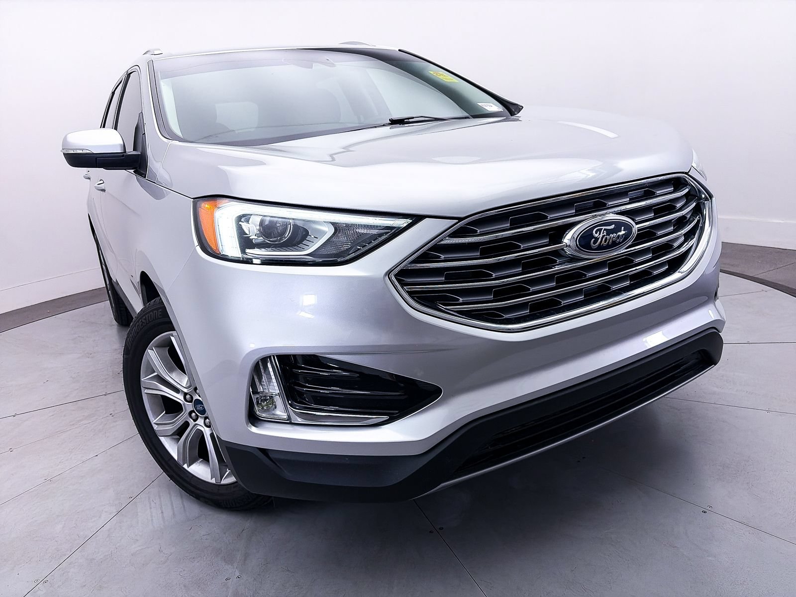 Used 2019 Ford Edge Titanium FWD image 3