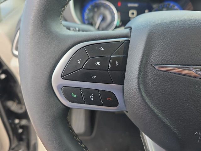 Certified 2024 Chrysler Pacifica Touring-L image 31
