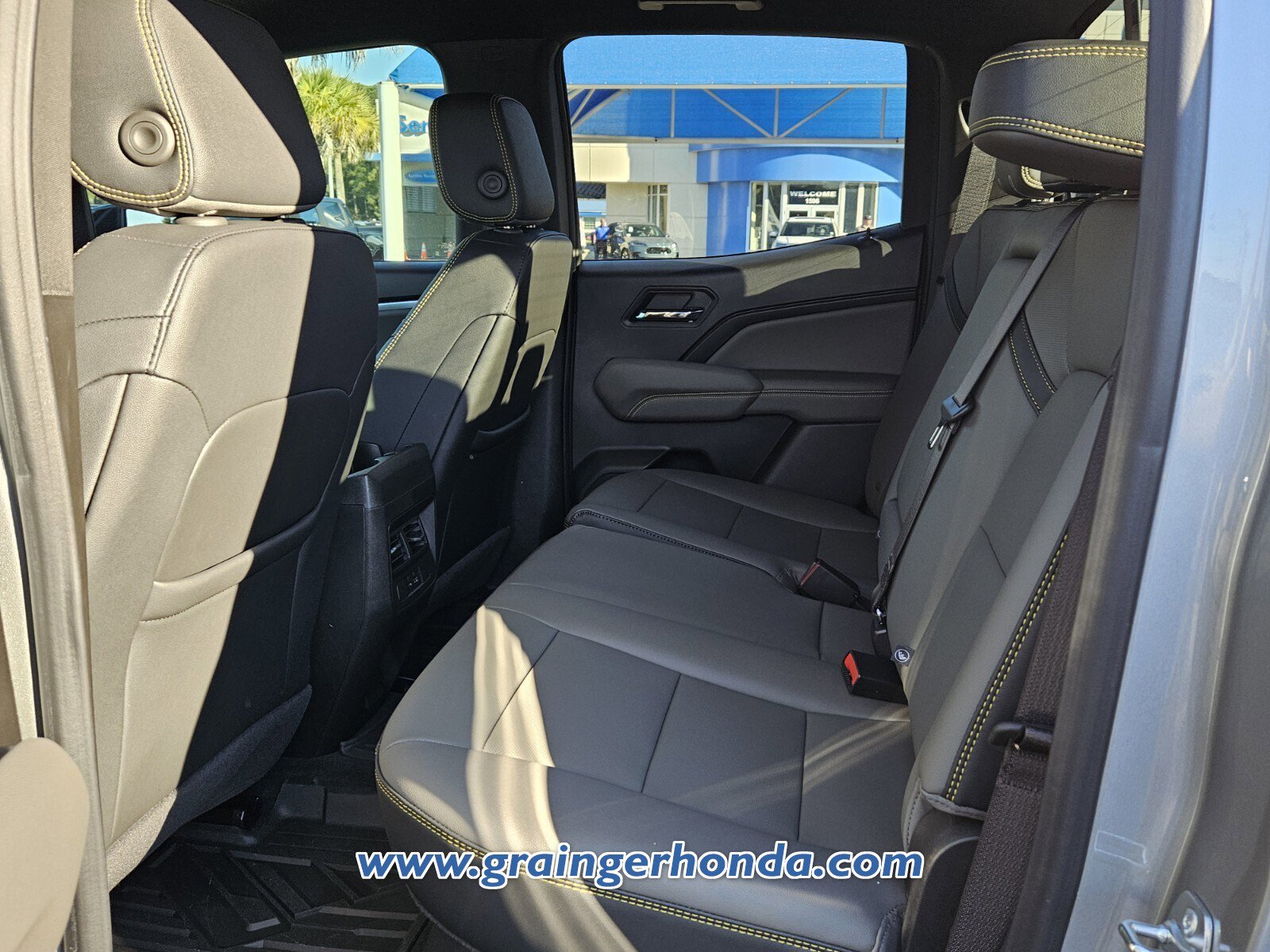 Used 2025 Chevrolet Colorado ZR2 w/ Technology Package image 11