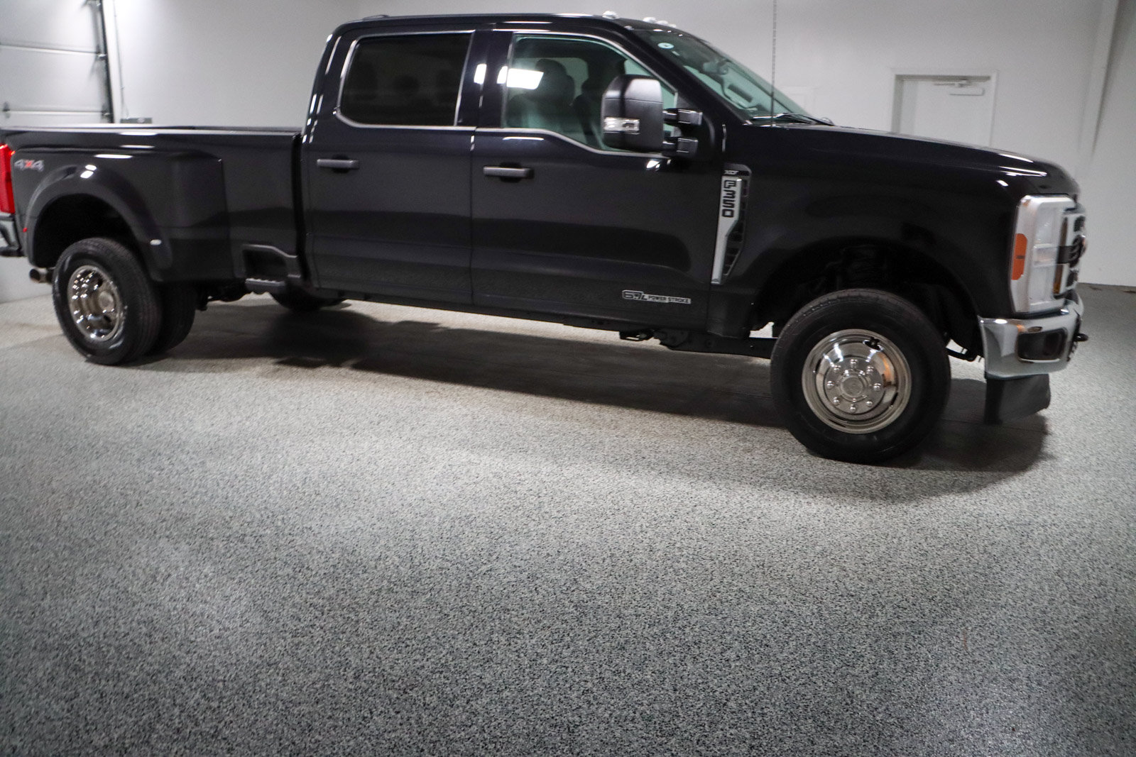 Used 2023 Ford F350 XLT AWD/4WD image 6