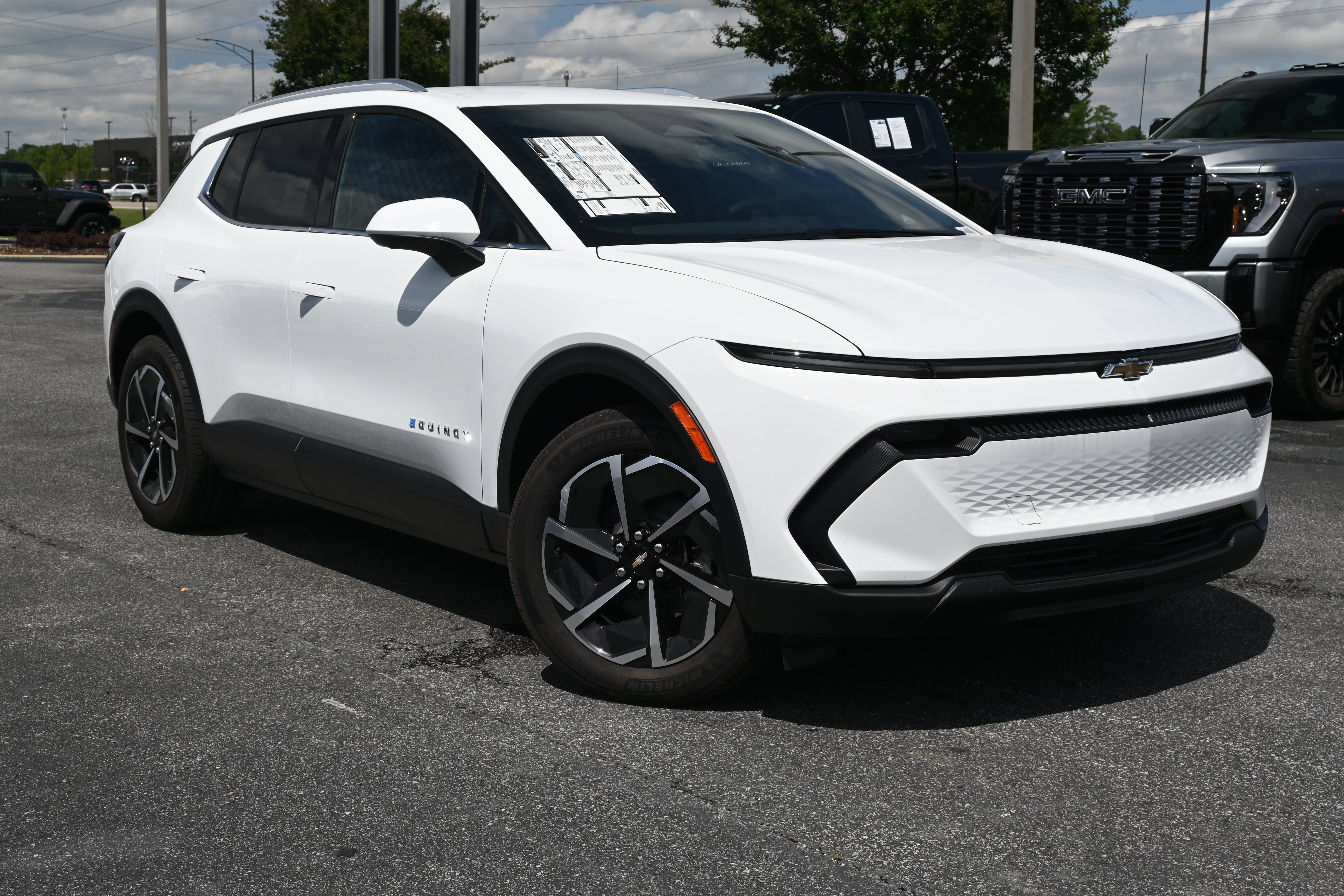 New 2026 Chevrolet Equinox EV LT AWD/4WD image 2