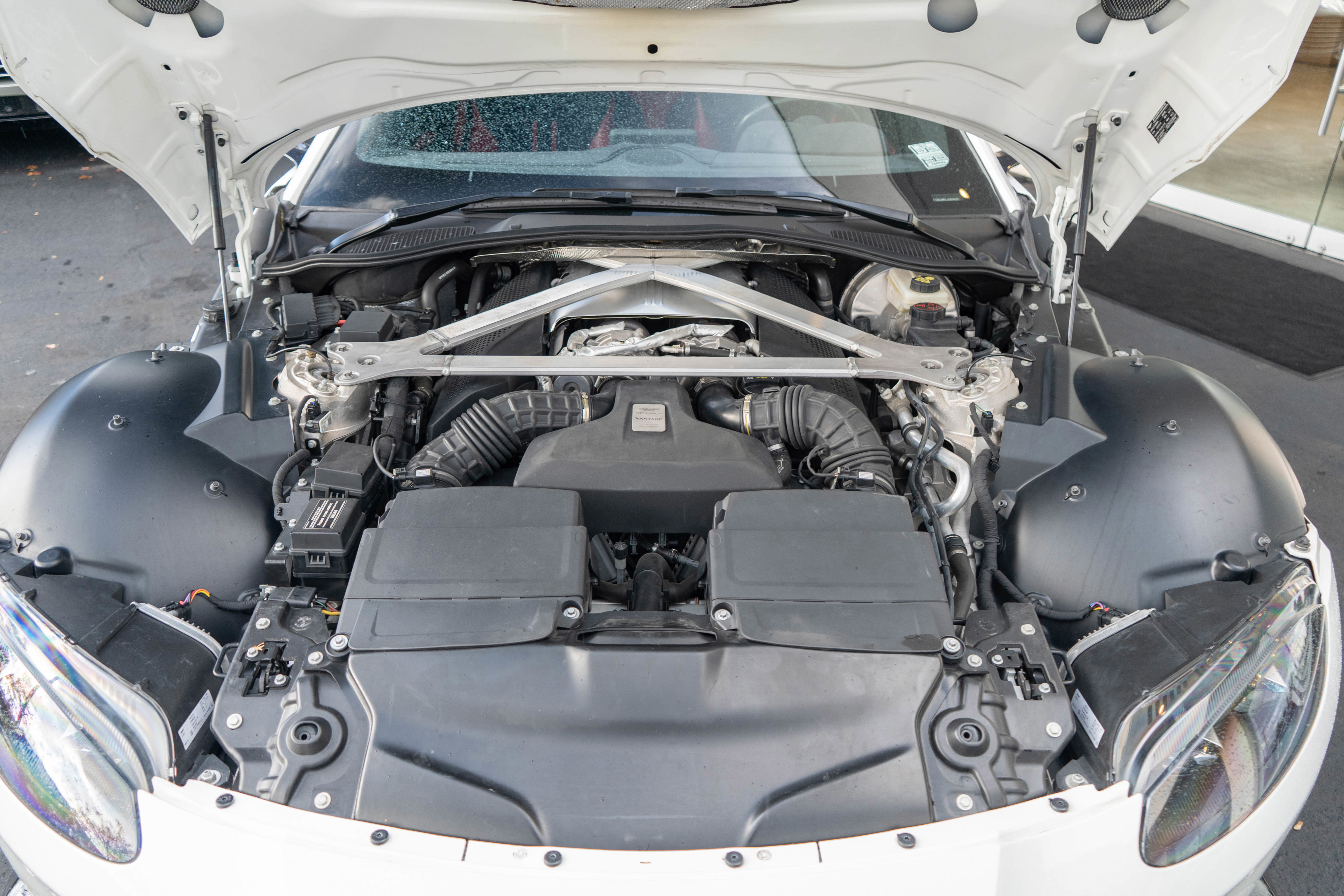 Used 2020 Aston Martin V8 Vantage Coupe RWD image 30