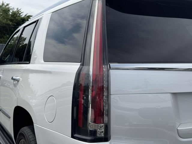 Used 2020 Cadillac Escalade Luxury AWD/4WD image 14