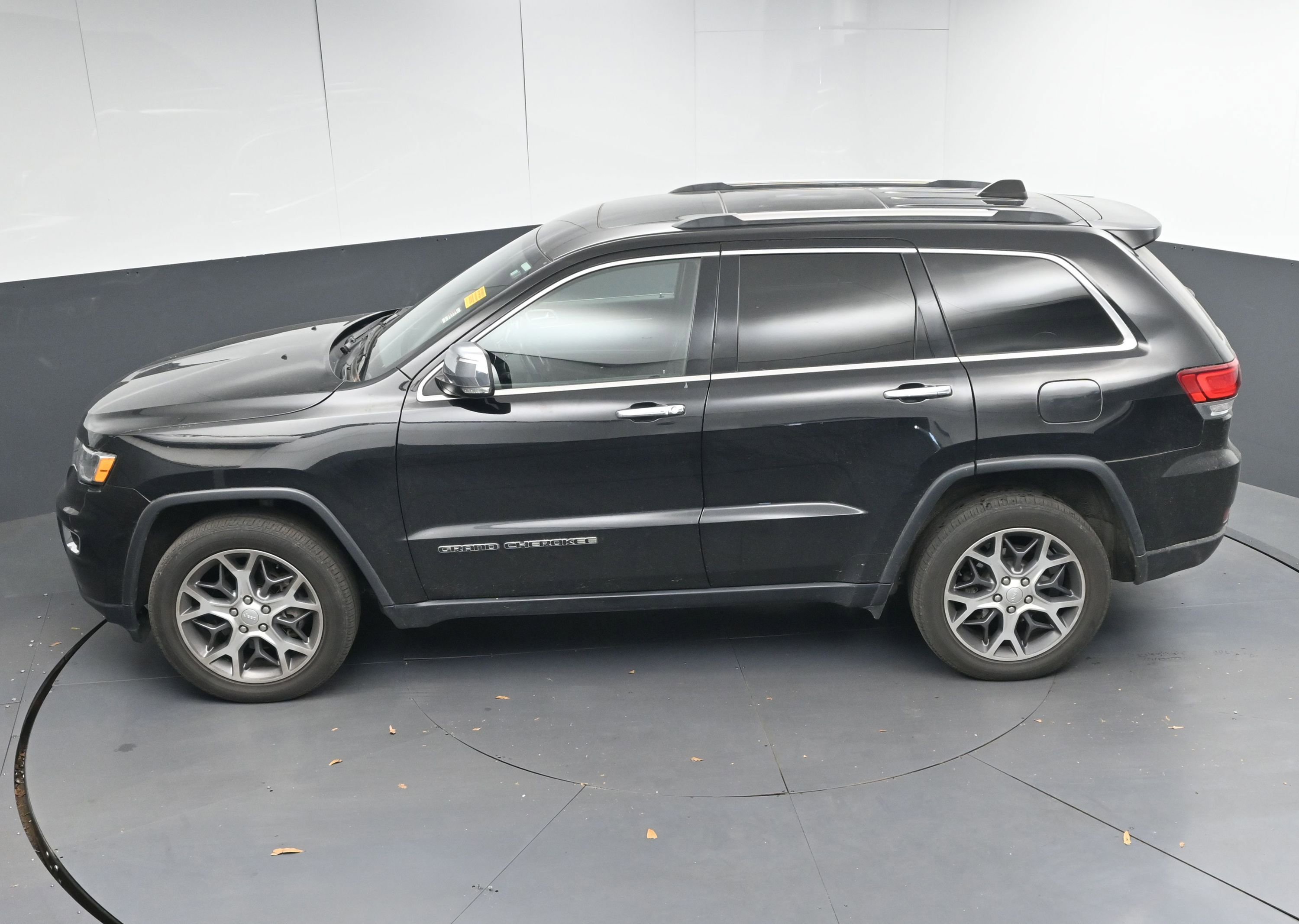 Used 2020 Jeep Grand Cherokee Limited w/ Luxury Group II image 37