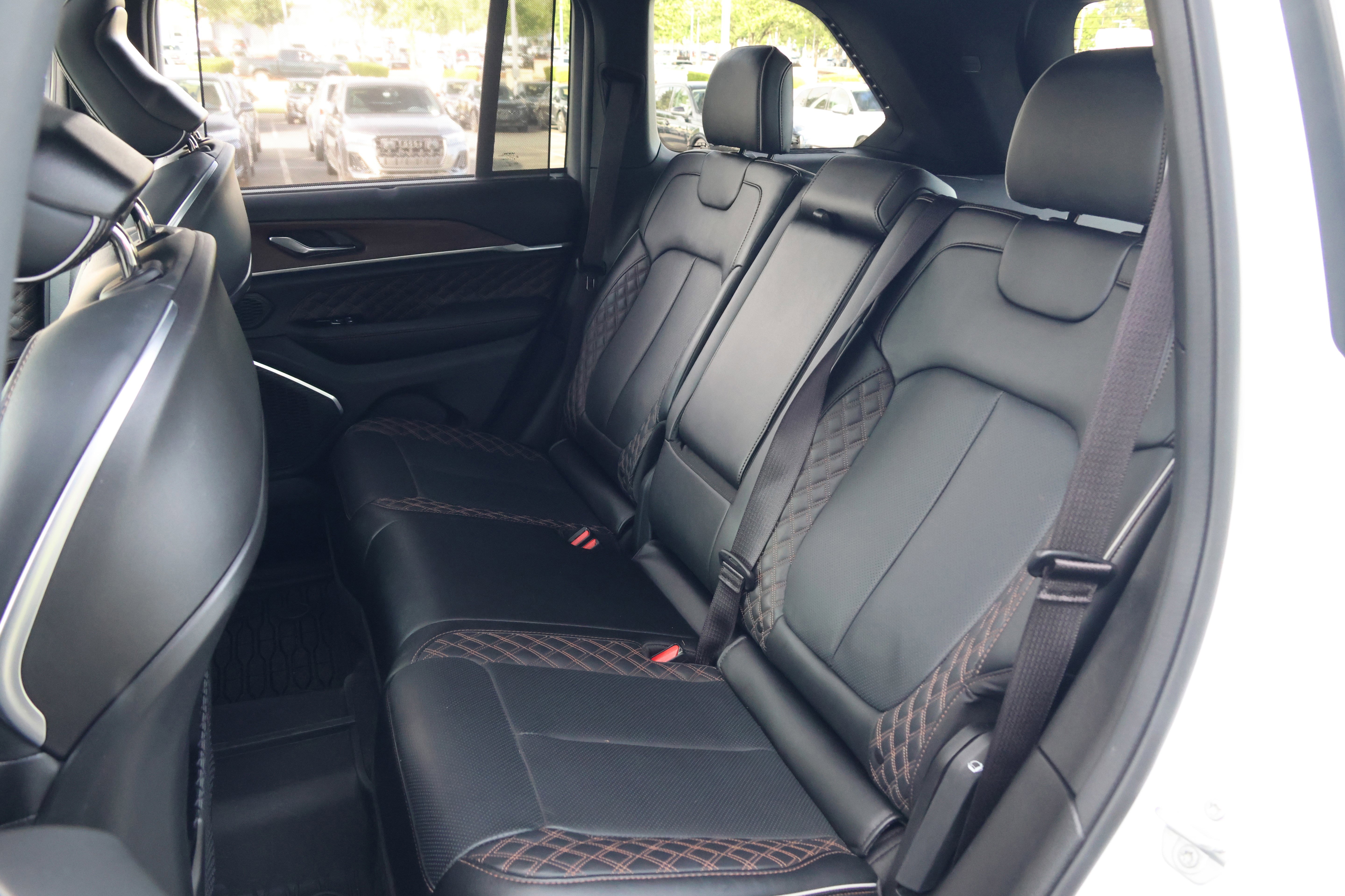 Used 2024 Jeep Grand Cherokee Summit w/ High Altitude Package AWD/4WD image 33
