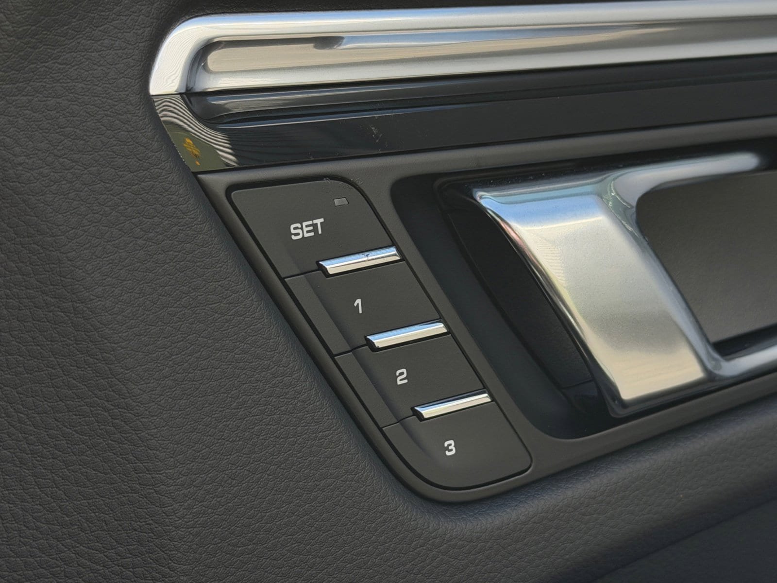 Certified 2026 Porsche Macan AWD/4WD image 26