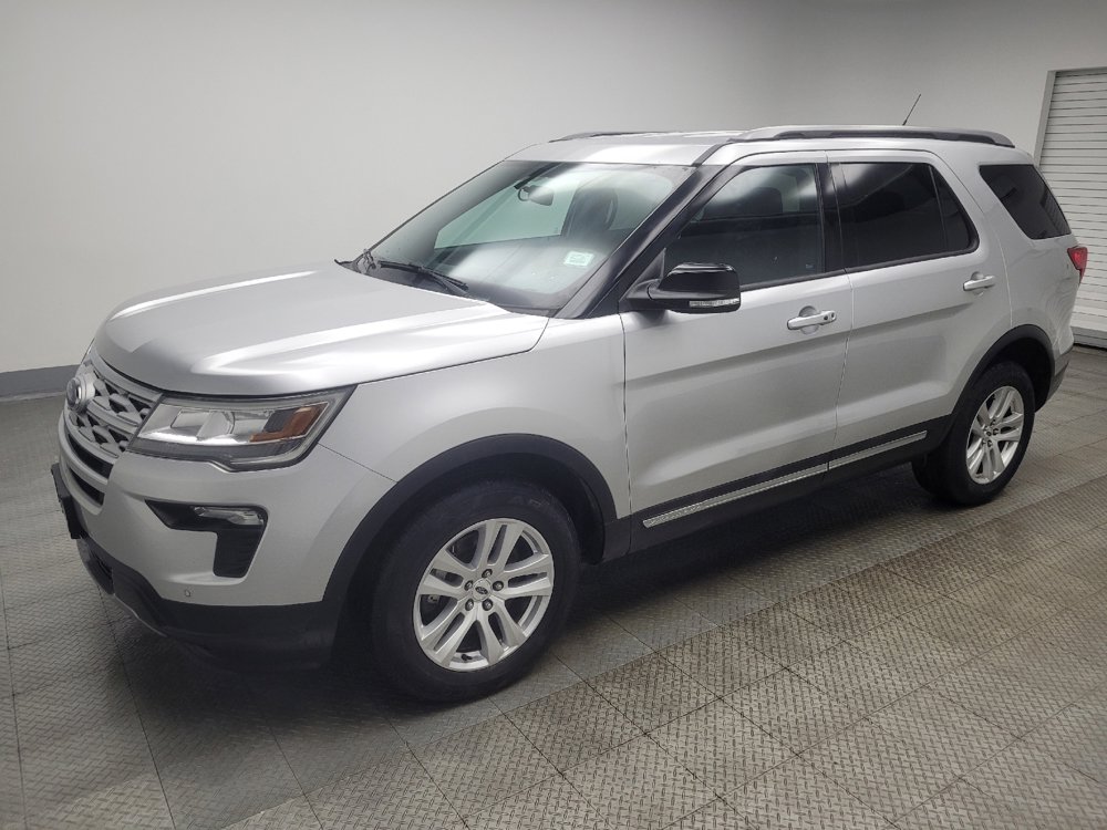 Used 2018 Ford Explorer XLT w/ Equipment Group 202A image 2