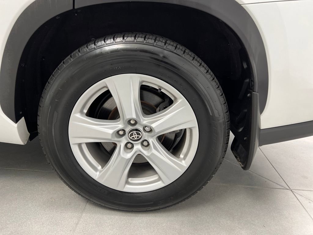 Used 2023 Toyota Highlander LE image 41